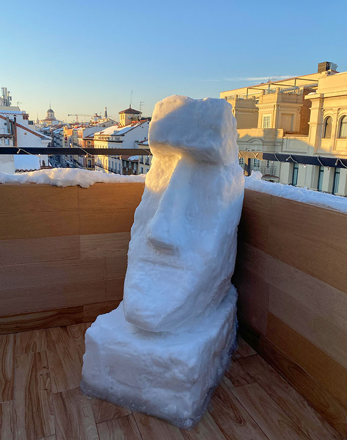 With The Huge Snowstorm In Madrid I Made A Moai Instead Of A Snowman (First Time Playing With Snow)