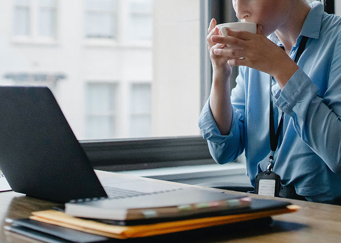 Employee Has Had Enough After Annoying HR Lady Kept Pestering Her About Silly Things And Touching Her Employee Has Had Enough After Annoying HR Lady Kept Pestering Her About Silly Things And Touching Her