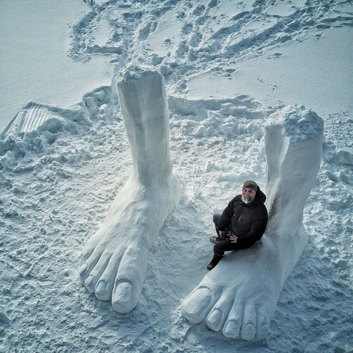 I Made Two Feet Of Snow Standing On A Lake In Northern Ontario. An Hour Later, 5 Deers Walked Over And Gave Them A Sniff