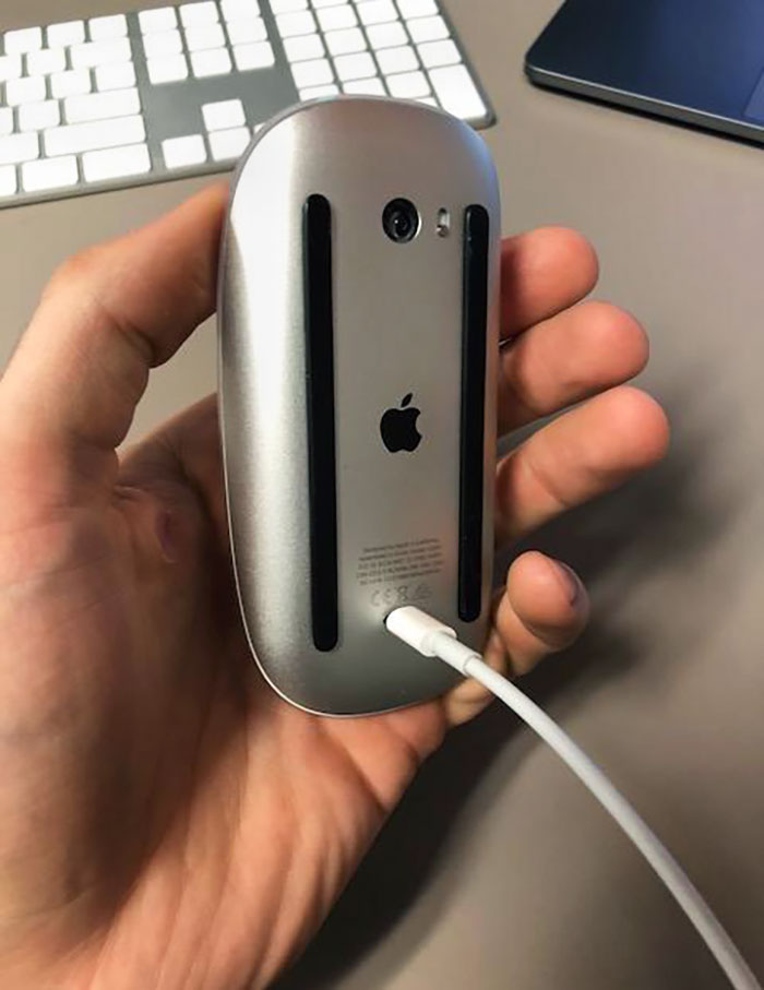 The Way Apple Wants Me To Recharge My Mouse Is Mildly Infuriating