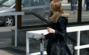 Woman Moves Out The Night She Turns 18 Because She Can’t Stand Her Dad As She Realized Her Parents Divorced Because He Was So Mean To Her