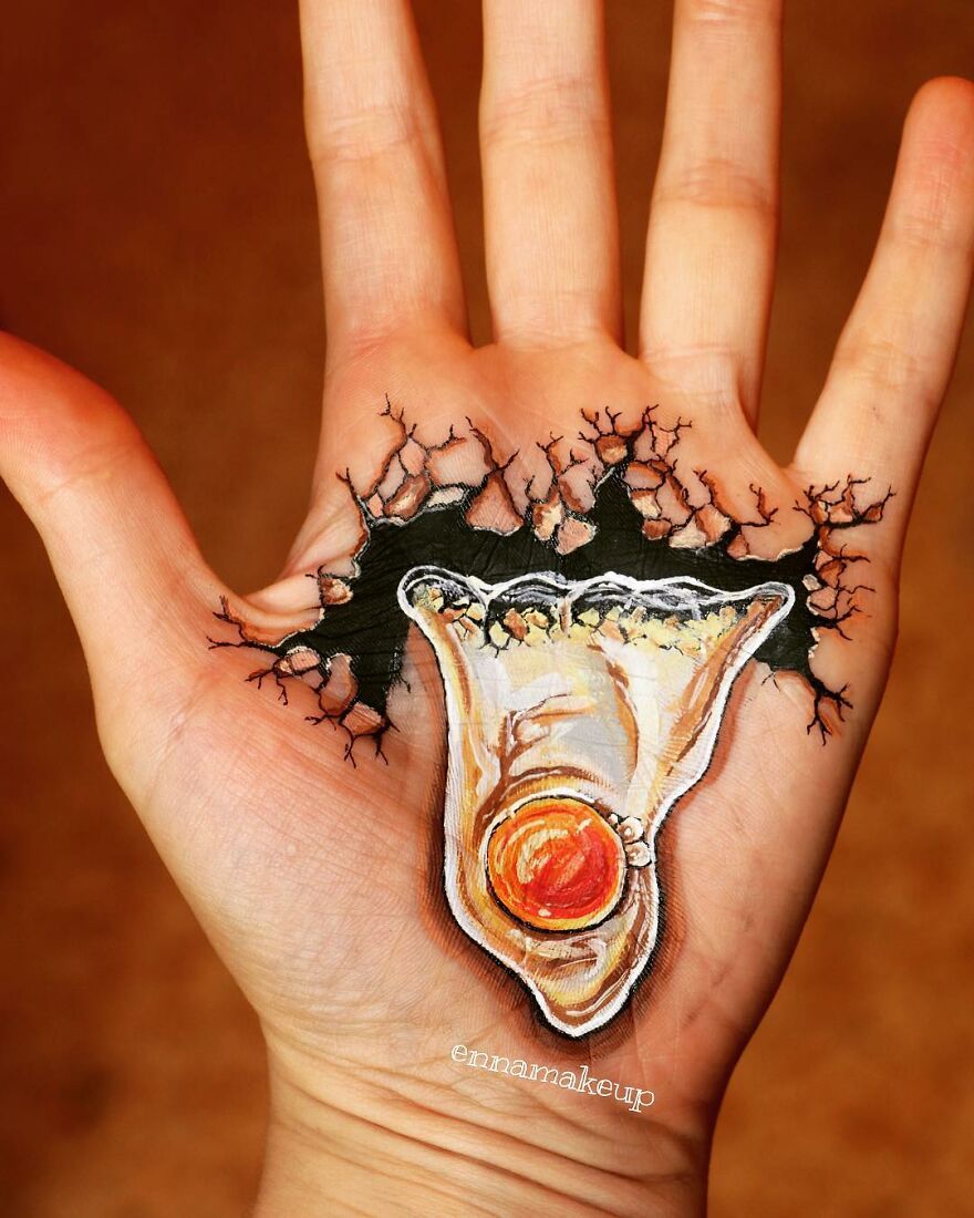 I Don't Let My Wheelchair Define Me And Find Happiness By Painting On My Body