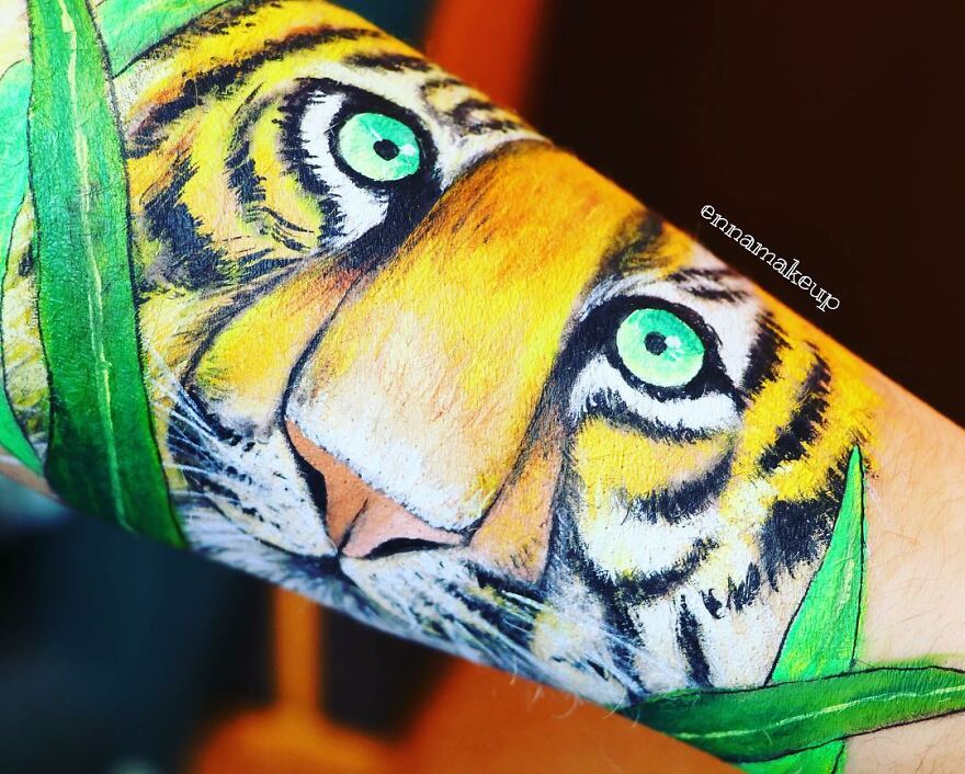 I Don't Let My Wheelchair Define Me And Find Happiness By Painting On My Body