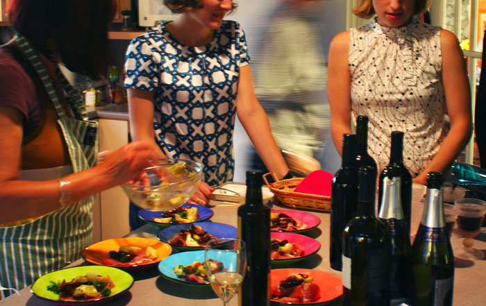 Couple Of 4 Years Find Out Their Parents Are Dating, The Daughter Gets Called A Jerk For Embarrassing Her Mom In Front Of Family Couple Of 4 Years Find Out Their Parents Are Dating, The Daughter Gets Called A Jerk For Embarrassing Her Mom In Front Of Family