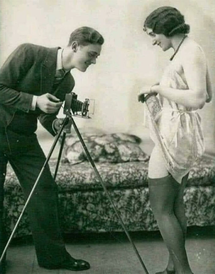 Jaques Biederer, el primer fotógrafo de la historia especializado en fotos eróticas. Esta foto fue tomada en París en 1928