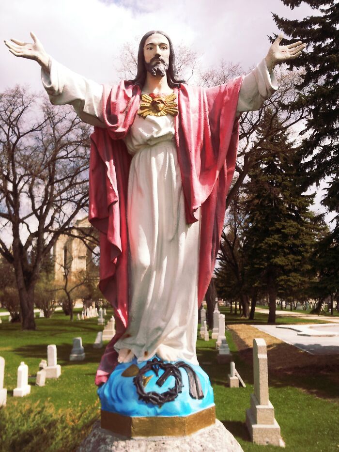 “What's Something That's Considered Normal That Creeps You Out Immediately?” (40 Answers)