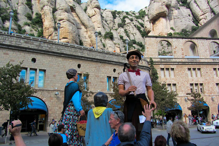 “What's Something That's Considered Normal That Creeps You Out Immediately?” (40 Answers)