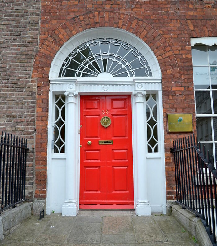 “What's Something That's Considered Normal That Creeps You Out Immediately?” (40 Answers)