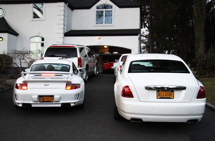 “They Always Park Two Of Those Cars In Front Of My House”: Person Gets Revenge On Their Entitled Neighbors, Costing Them Over $100,000 “They Always Park Two Of Those Cars In Front Of My House”: Person Gets Revenge On Their Entitled Neighbors, Costing Them Over $100,000