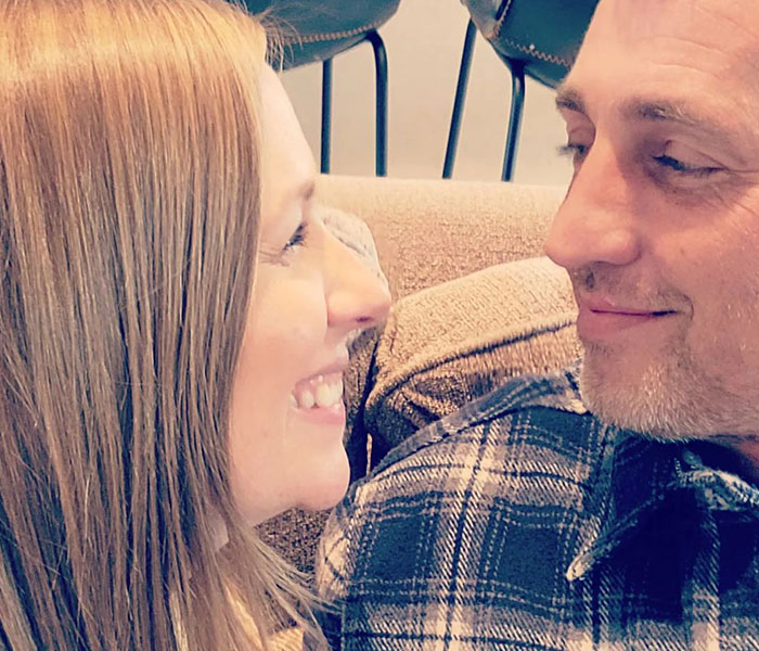 Dad Celebrates His 9-Year Sobriety Anniversary With Surprise Gift From Teen Daughter