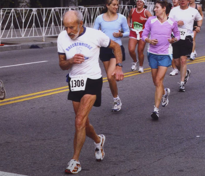 This Man Started Running To Battle The Grief Of Losing His Wife, Continues To Run 7 Decades Later This Man Started Running To Battle The Grief Of Losing His Wife, Continues To Run 7 Decades Later
