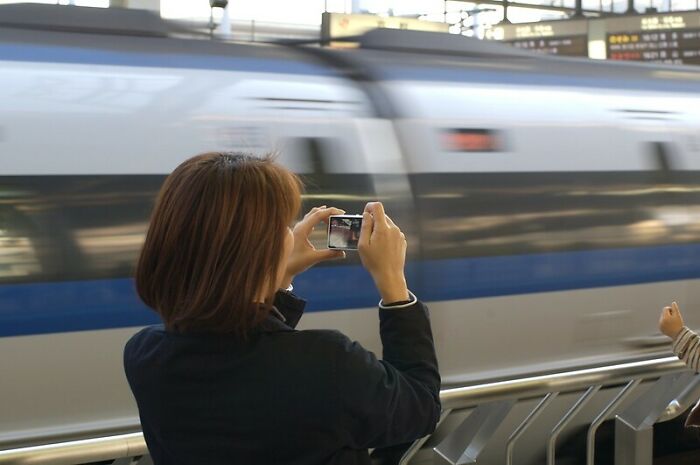 “What's Something That's Considered Normal That Creeps You Out Immediately?” (40 Answers)