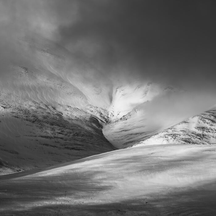Black And White Commended: Ian Mountford, 'Dancing Shadows'