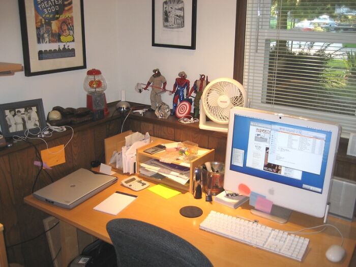 “What's Something That's Considered Normal That Creeps You Out Immediately?” (40 Answers)