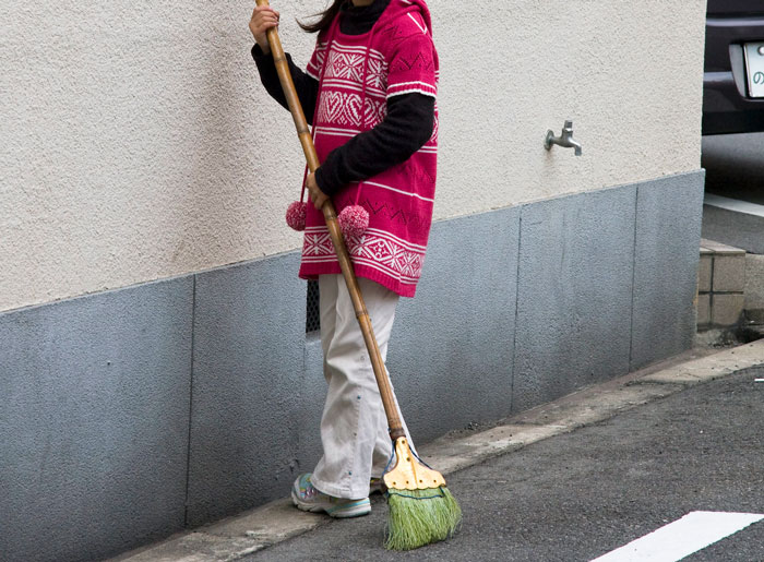 Daughter Treated Like A Maid Decides To Leave Family On Her 18th Birthday, Younger Sister Thinks She’s Being A Jerk Daughter Treated Like A Maid Decides To Leave Family On Her 18th Birthday, Younger Sister Thinks She’s Being A Jerk