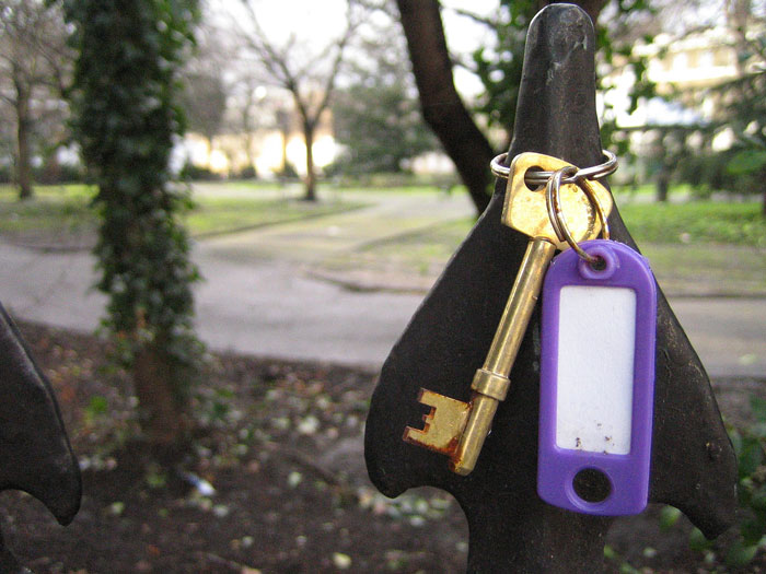 16 Y.O. Loses His Neighbor's Cat That He Was Supposed To Pet Sit, His Mom Is Upset About The Neighbors Refusing To Pay For His Work 16 Y.O. Loses His Neighbor's Cat That He Was Supposed To Pet Sit, His Mom Is Upset About The Neighbors Refusing To Pay For His Work