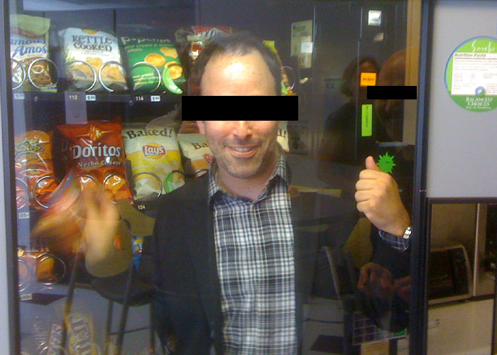 Man Finds Wholesome Note And $6 Under Office Door From Person Who Felt Bad After Stealing Crackers From A Vending Machine Man Finds Wholesome Note And $6 Under Office Door From Person Who Felt Bad After Stealing Crackers From A Vending Machine