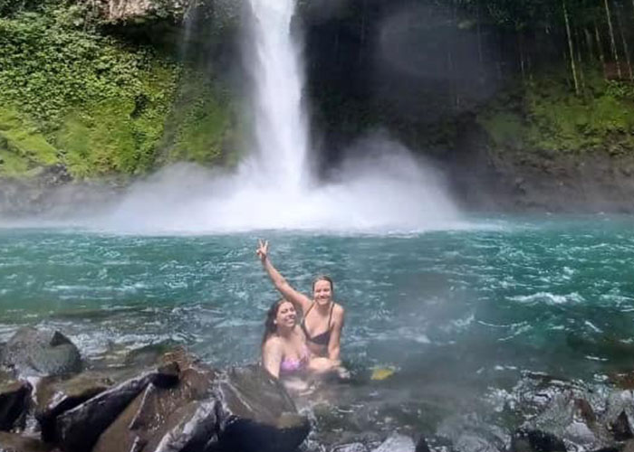 Two Women Learned They Were Dating The Same Man, Dumped Him And Went On Vacation Two Women Learned They Were Dating The Same Man, Dumped Him And Went On Vacation