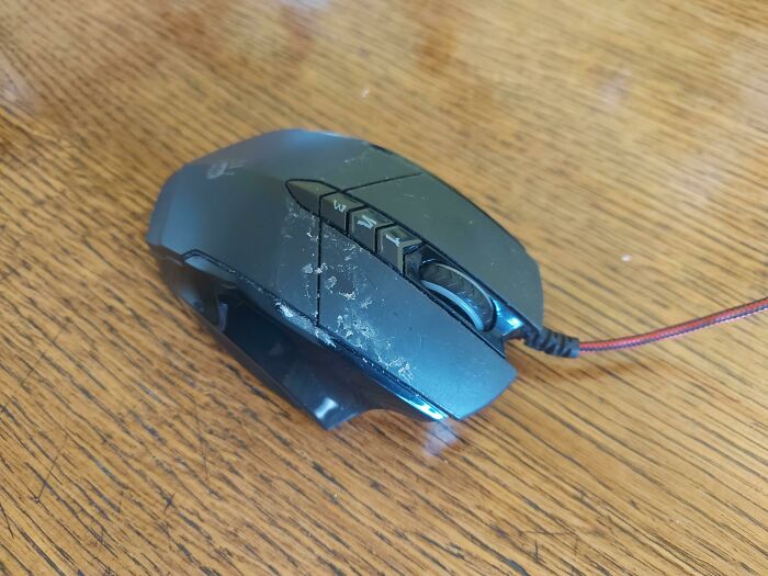 My Mom Borrowed My Gaming Mouse Because She Lost Hers. This Is How She Returned It