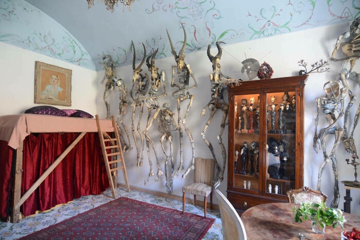 Looking For Somewhere To Stay On Airbnb. Found The House Of Nope