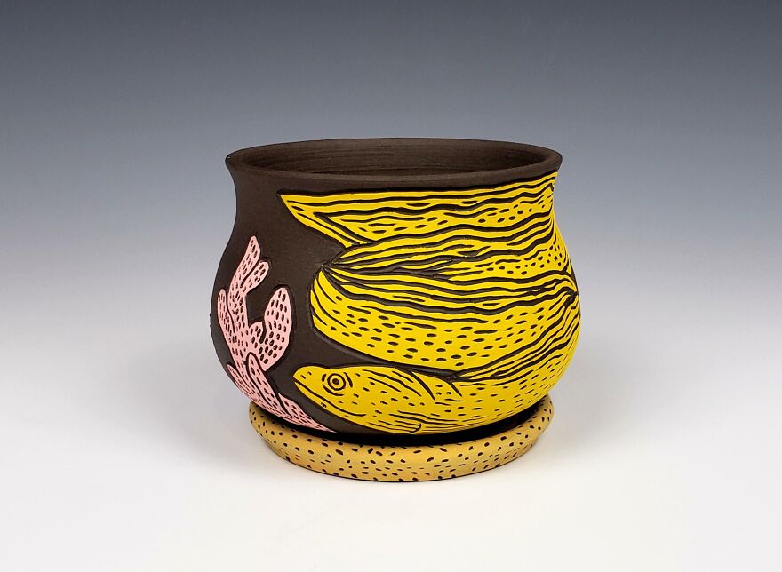 Trying Sgraffito On Dark Clay For A Change!