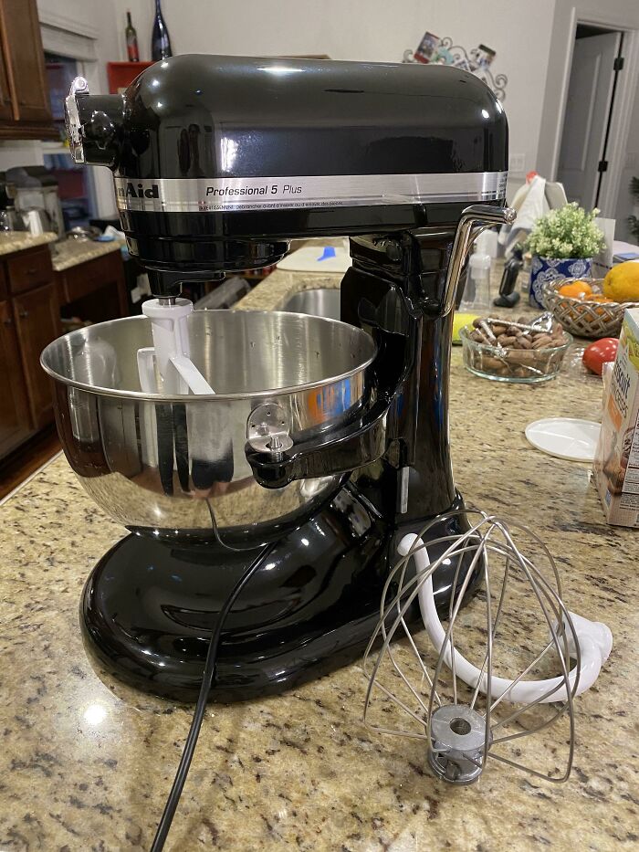 Curb Find Of The Century? Kitchen Aid Professional 5 Plus Stand Mixer With Attachments, And It Works!