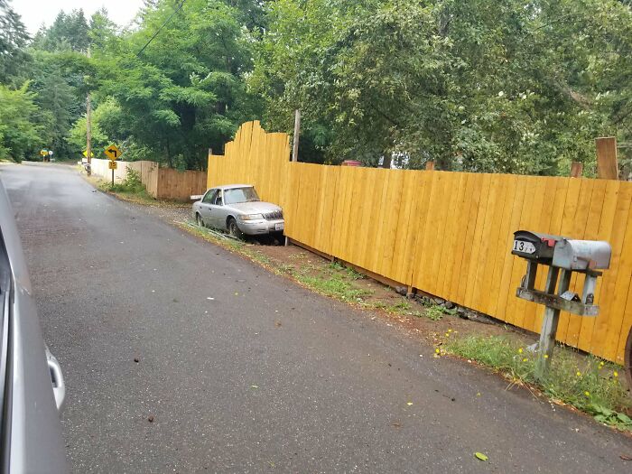 Came Across This Interesting Fence. Think It Qualifies For This Sub