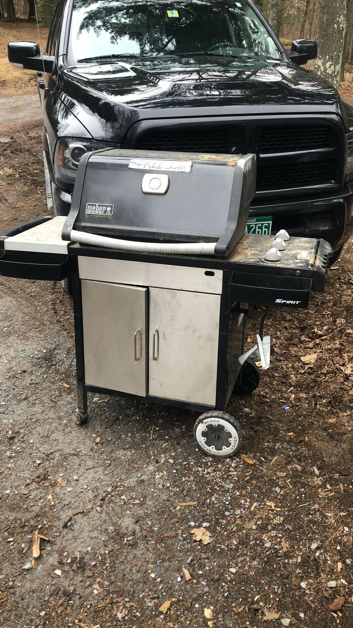 My Wife Called Me Today Saying There Was A Grill On The Side Of The Road. Not A Thing Wrong With It, And Lighted On First Click