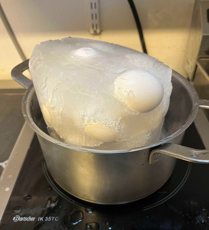 Mi padrastro no puede evitar olvidarse los huevos duros en el freezer cuando los deja para que se enfríen