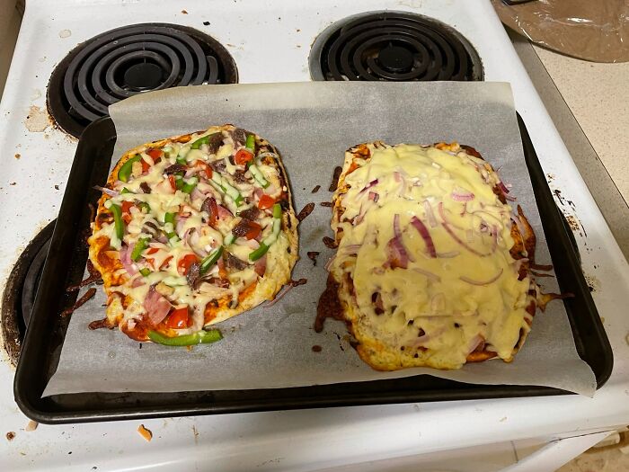 A la izquierda, mi pizza; a la derecha, el organismo unicelular de mi esposo…