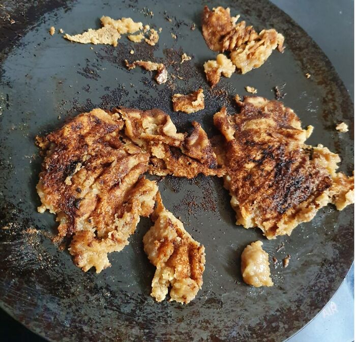 Made Pancakes For The First Time, Finally Learnt Which Pan In My House Is A Nonstick Pan