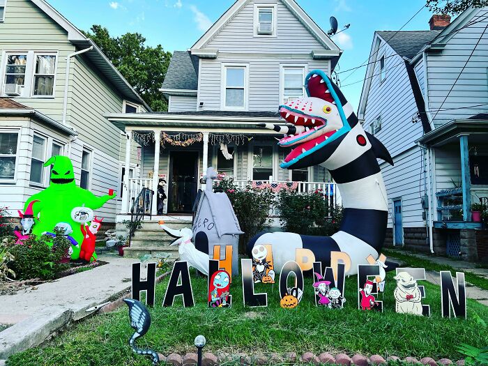 I Know Everyone Has Their Feelings On Inflatables. But We’re Finally Decorated