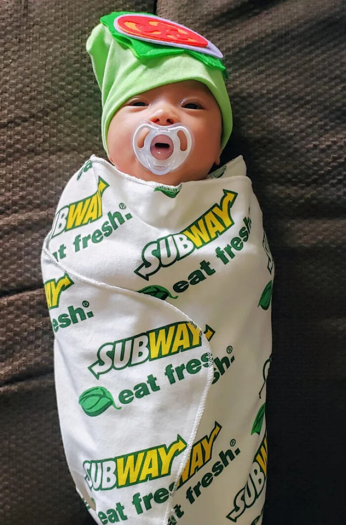 Bebé disfrazado de sándwich para Halloween