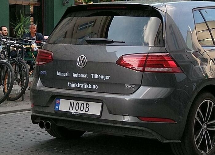 This Driving School Has A Car With Vanity Plates Saying "Noob"