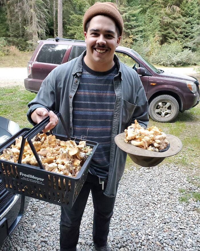 Just Found This Sub From A Cross Post. Thought You Guys Would Like My Chanterelle Haul From Last Season