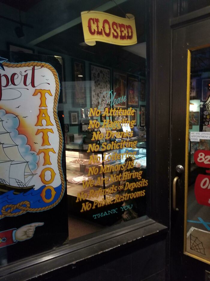 Esta tienda de tatuajes tiene claramente algunas historias