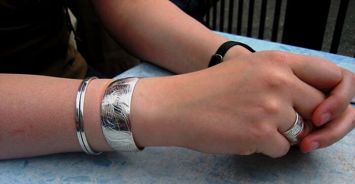 “What's Something That's Considered Normal That Creeps You Out Immediately?” (40 Answers)