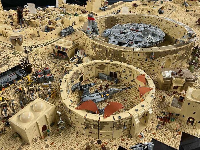 Olivet Bricks 2022 - Mos Eisley Part Of The Tatooine Diorama