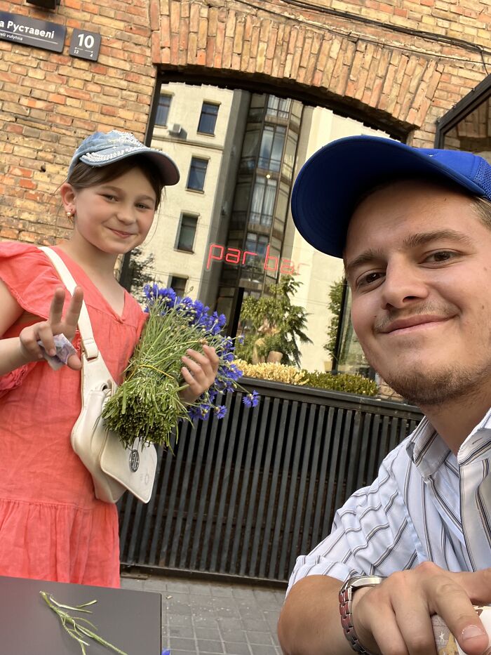 I Went To The War Zone To Help 1000 Ukrainian People (7 Pics) I Went To The War Zone To Help 1000 Ukrainian People (7 Pics)