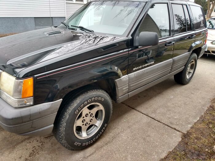 Before And After. 98 Grand Cherokee. 5 Inch Lift On 33-12.5. Needs Minor Trimming