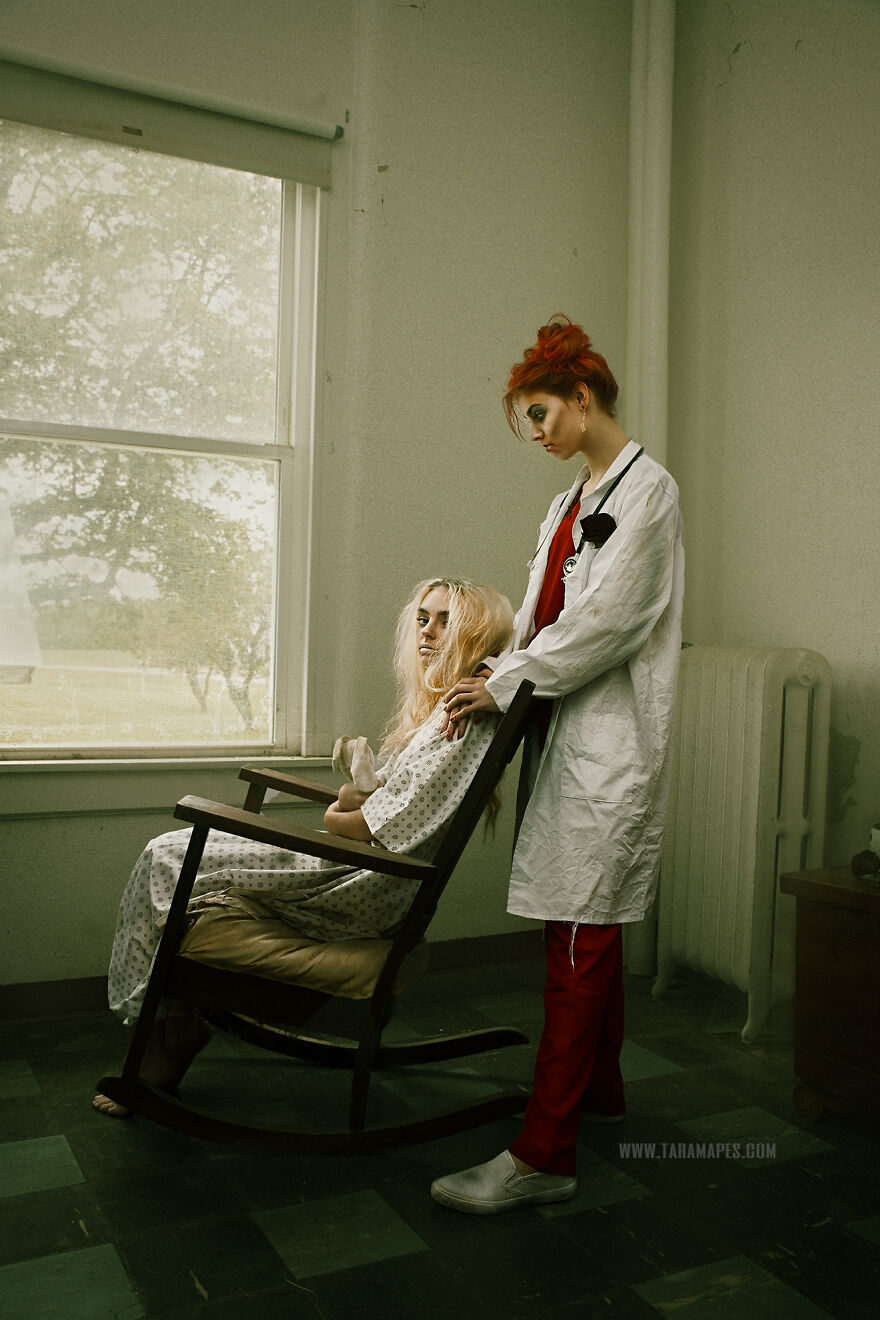 What If Alice Was Really Insane? I Went To An Old Asylum And Created A Photoshoot To Tell A Different Story About Alice And Her "Wonderland" (23 Pics)