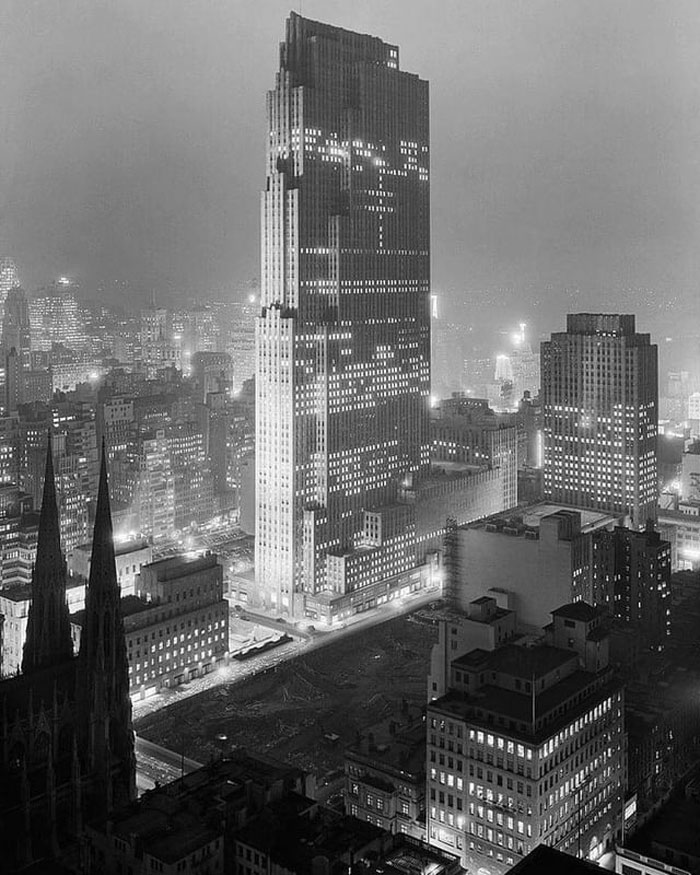 This Picture Of New York In 1933 Looks Like It's From The 2070s. The Giant Hole In The Ground Directly Across 5th Avenue Is The Construction Site Of The Future Rockefeller Center