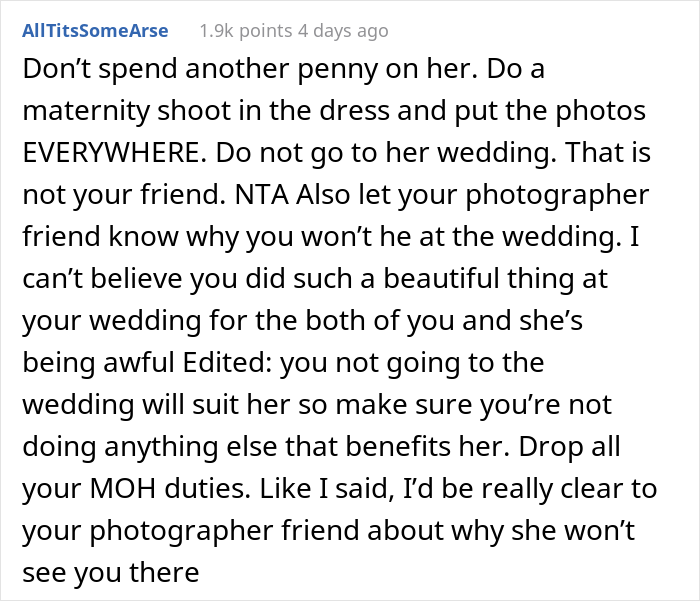 Bride Doesn't Want Her Best Friend In Wedding Photos Because Her "Bump Would Be Too Distracting", She Drops Out Bride Doesn't Want Her Best Friend In Wedding Photos Because Her "Bump Would Be Too Distracting", She Drops Out