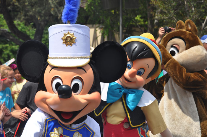 Employees Are Not Allowed To Break Character At Any Of The Disney Theme Parks