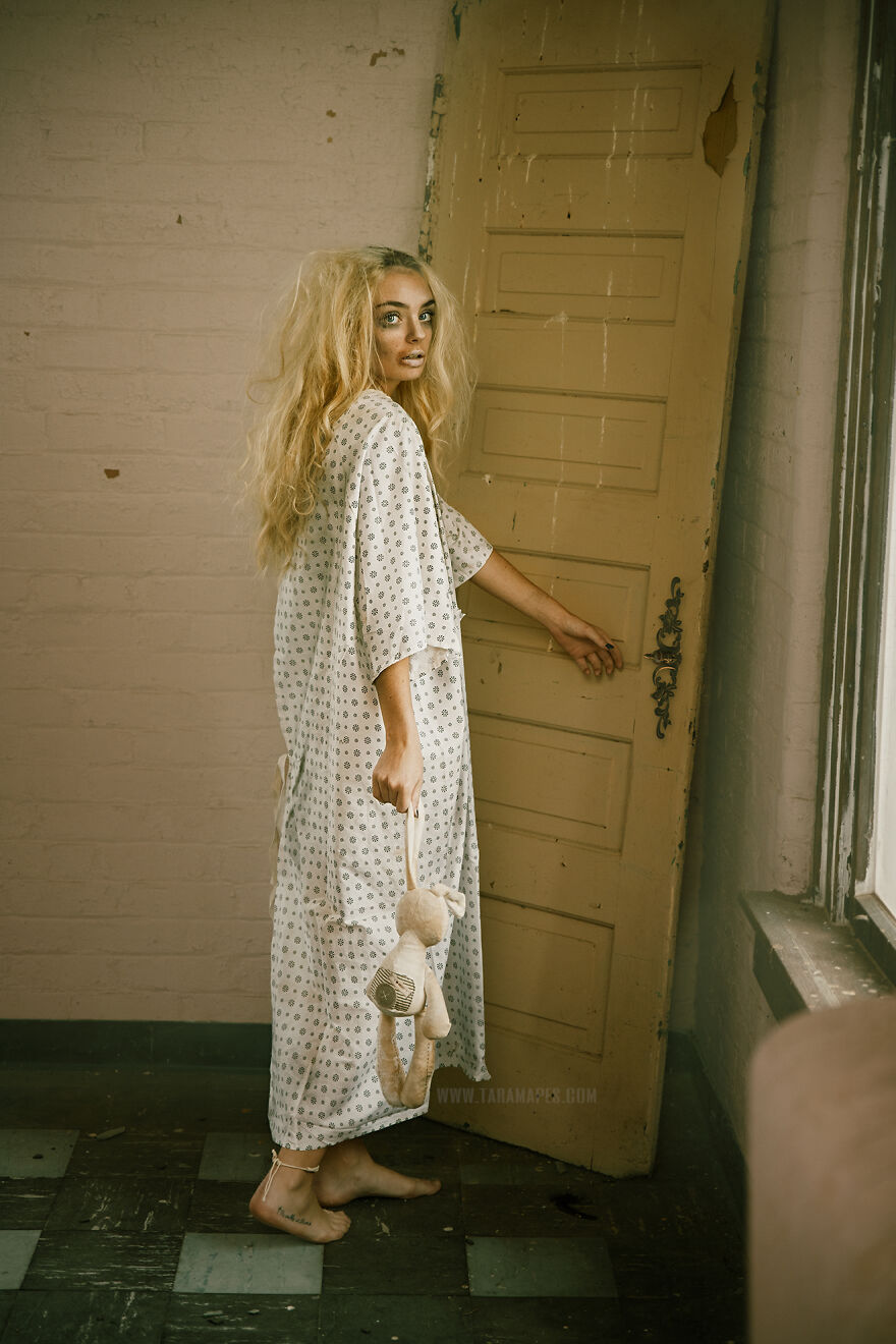 What If Alice Was Really Insane? I Went To An Old Asylum And Created A Photoshoot To Tell A Different Story About Alice And Her "Wonderland" (23 Pics)