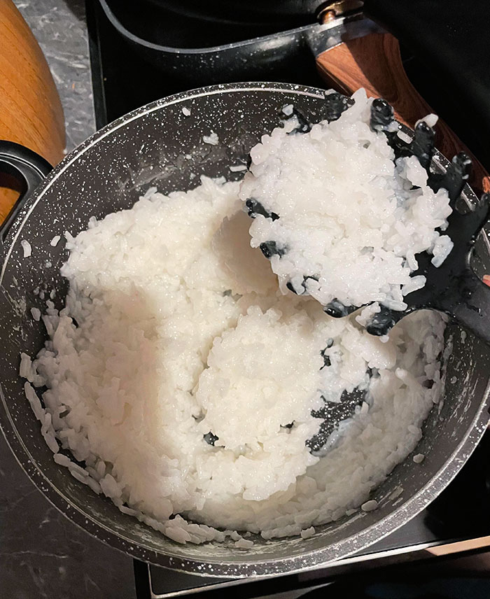 I Asked My Boyfriend's Mom Not To Take The Lid Off The Rice While I Quickly Ran To The Shop. When I Got Back, She Said The Rice Was Burnt, So She Put Hot Water In It