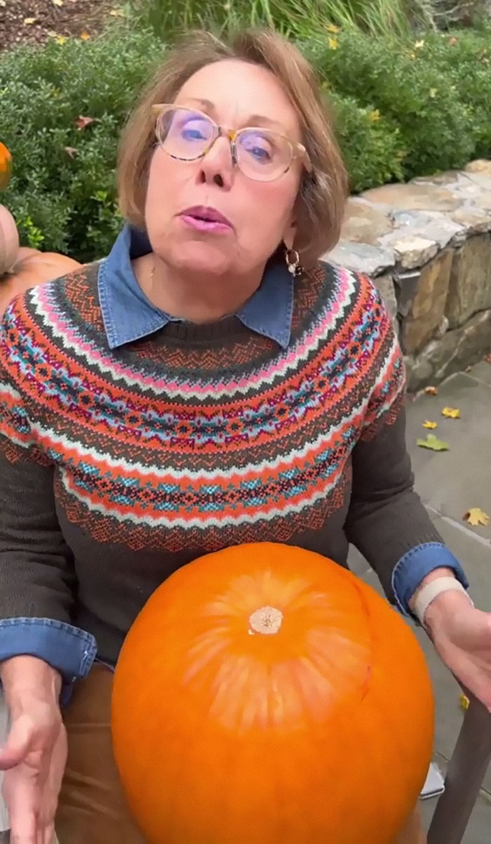 "Do's And Don'ts Of Pumpkin Carving" From This Grandma With Over 2.6M Followers "Do's And Don'ts Of Pumpkin Carving" From This Grandma With Over 2.6M Followers