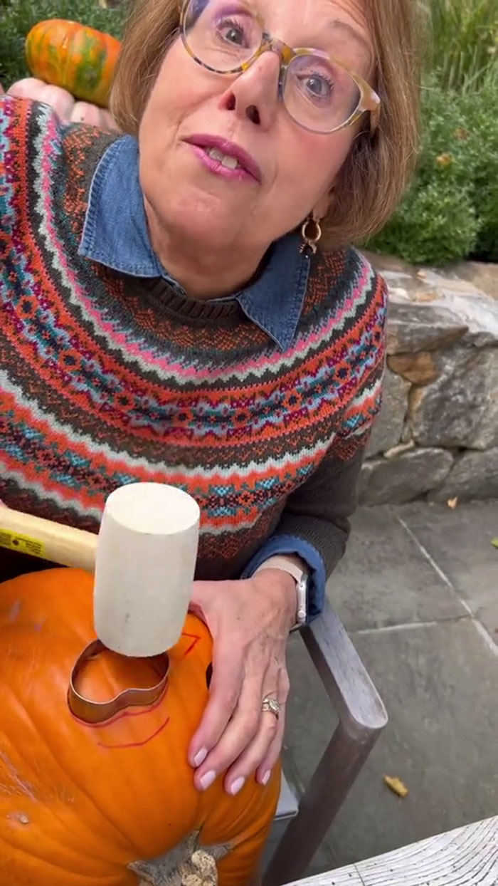 "Do's And Don'ts Of Pumpkin Carving" From This Grandma With Over 2.6M Followers "Do's And Don'ts Of Pumpkin Carving" From This Grandma With Over 2.6M Followers