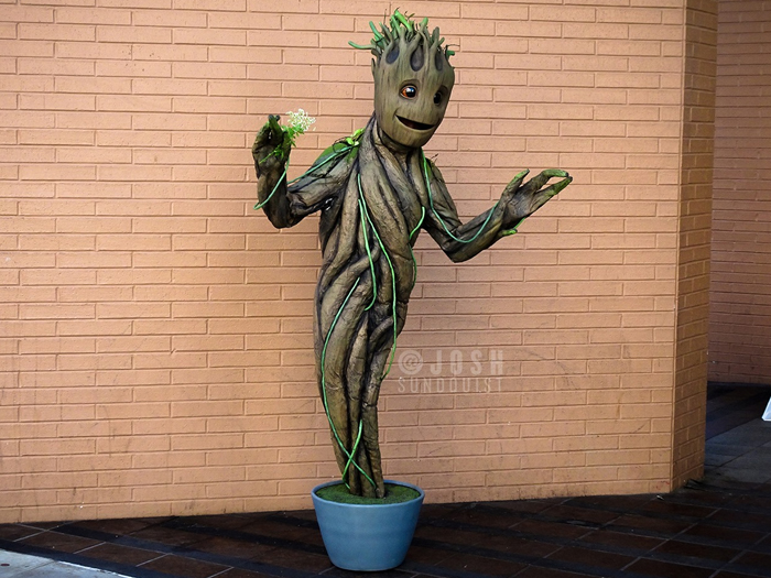 One-Legged Man Dresses Up In An Epic Halloween Costume Every Year, And Here’s His Grand Reveal In 2022 One-Legged Man Dresses Up In An Epic Halloween Costume Every Year, And Here’s His Grand Reveal In 2022