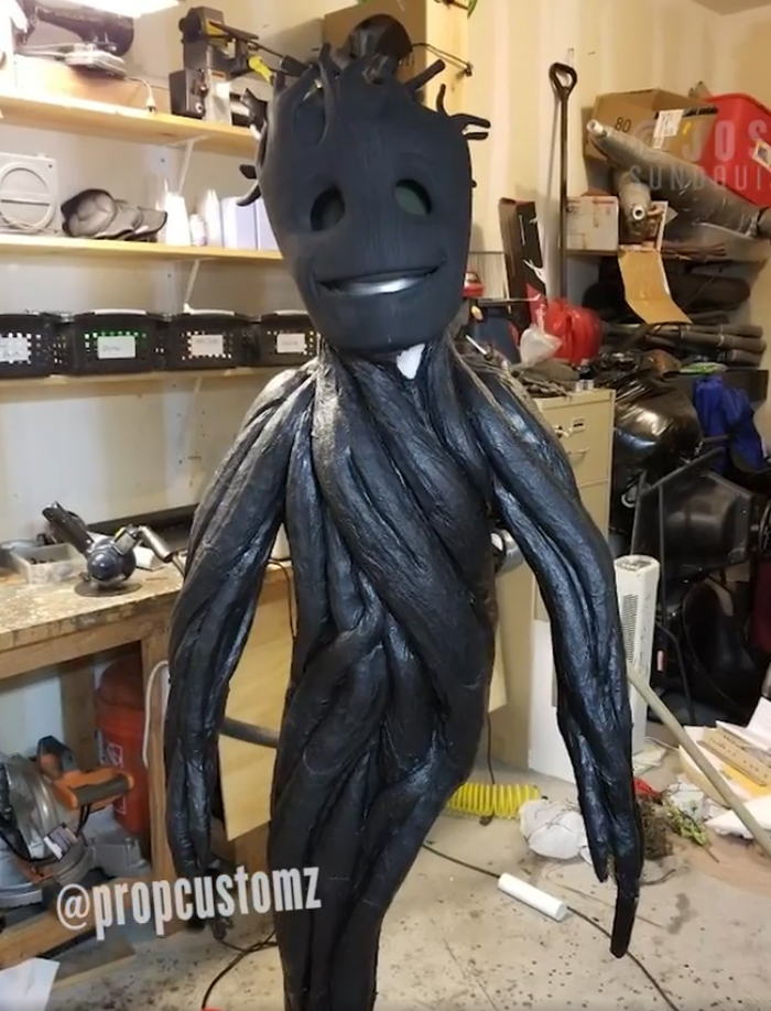 One-Legged Man Dresses Up In An Epic Halloween Costume Every Year, And Here’s His Grand Reveal In 2022 One-Legged Man Dresses Up In An Epic Halloween Costume Every Year, And Here’s His Grand Reveal In 2022